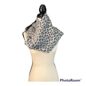 Collectioneighteen | Women's Shimmer Thread Gray Leopard Print Infinity Scarf